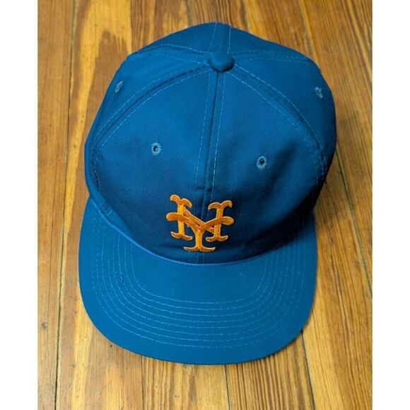 Sports Specialties NY Mets Blue Mens Snapback Hat in good condition.